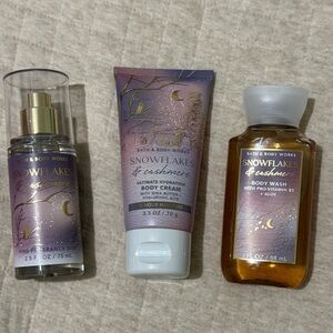Bath & Body Works Snowflakes and Cashmere Set Body Wash, Mist and Body Cream